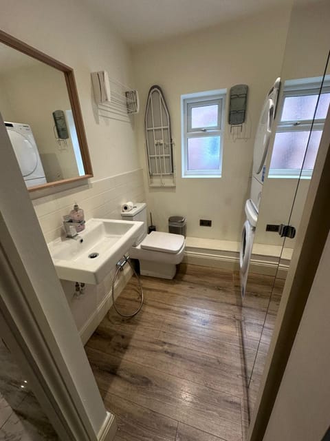 Littleton Co-Living - Private Room Self-Cater Apartment in Salford