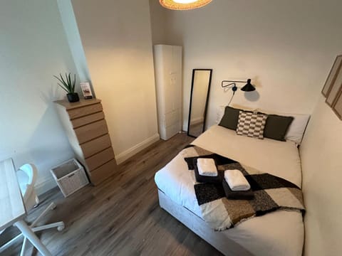 Littleton Co-Living - Private Room Self-Cater Apartment in Salford