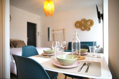 Seating area, Dining area