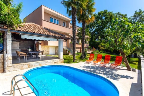 Property building, Patio, Garden, Garden view, Pool view, Swimming pool, sunbed