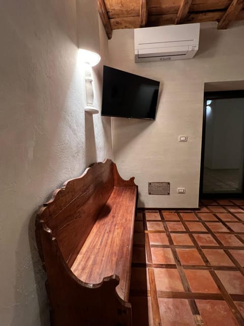 Communal lounge/ TV room, TV and multimedia, Living room, Seating area, internet, air conditioner