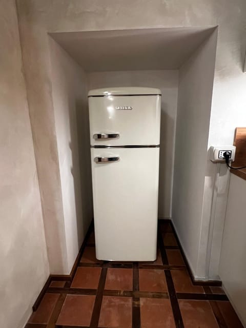 Kitchen or kitchenette, oven