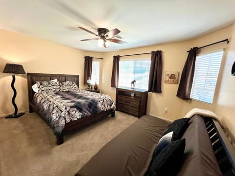 Photo of the whole room, Bedroom