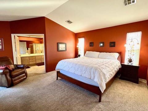 Photo of the whole room, Bedroom