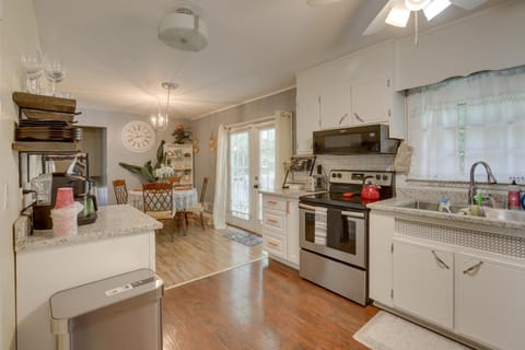 Modern Birmingham Escape with Yard and Fire Pit! House in Birmingham