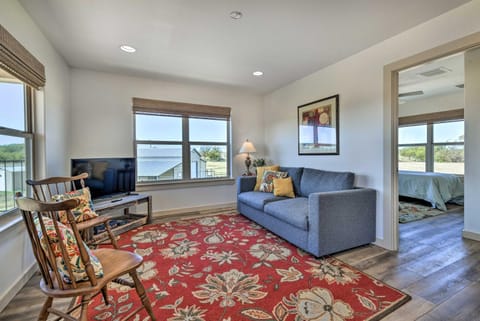 Dog-Friendly Apartment about 32 Mi to Fort Worth! Apartment in Texas