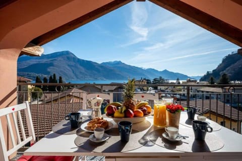 Art Music House Lake Como Beach 5 minutes walk Apartment in Dongo