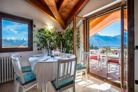 Art Music House Lake Como Beach 5 minutes walk Apartment in Dongo