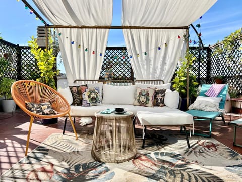Balcony/Terrace, sunbed