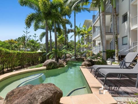 Patio, View (from property/room), Swimming pool, sunbed