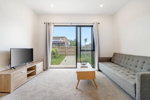 Cozy Brand New Townhouse 1 Bed and Breakfast in Auckland