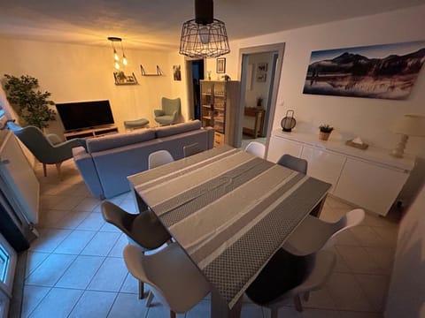Living room, Dining area