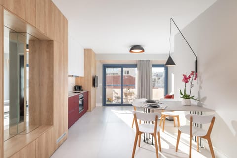Kitchen or kitchenette, Dining area, City view, stove