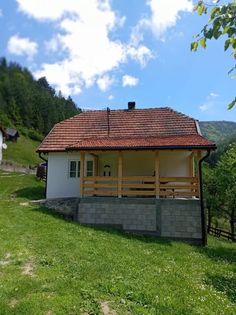 Planinska kuća kod Lazića House in Zlatibor District, Serbia