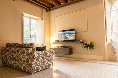 Communal lounge/ TV room, TV and multimedia, Living room, Seating area, Evening entertainment