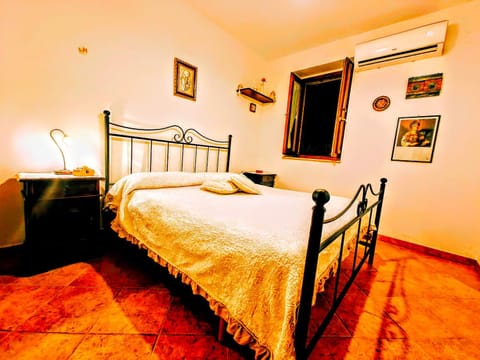 Bed, Photo of the whole room, Bedroom, heating, heating, internet, internet, air conditioner, air conditioner