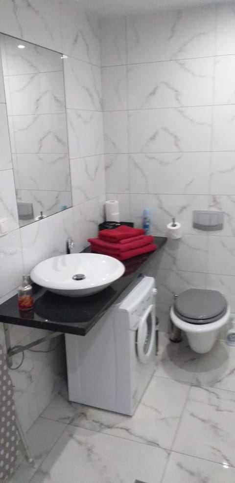 Toilet, Bathroom, towels