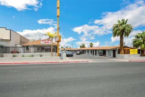 Property building, Day, Street view, Location, Parking