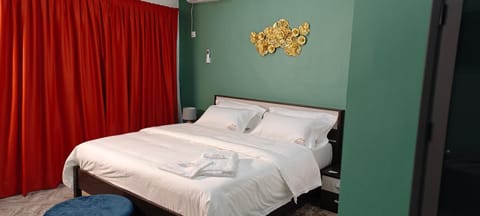 Bed, Bedroom, towels