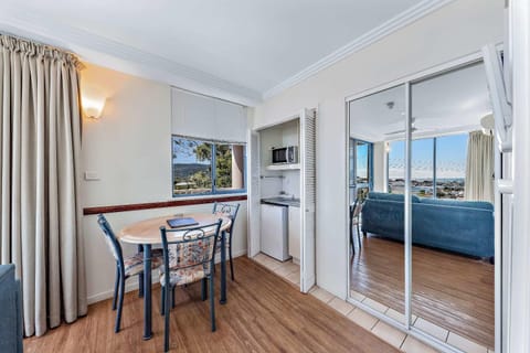 View (from property/room), Balcony/Terrace, Kitchen or kitchenette