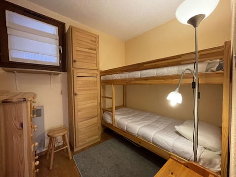 Appartement cosy 6 pers à Montgenèvre, pied des pistes, parking, proche centre et ESF - FR-1-330D-131 House in Montgenèvre