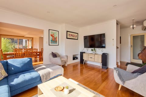 Communal lounge/ TV room, Seating area, Evening entertainment