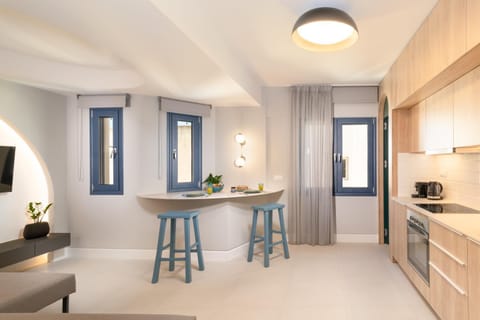 Kitchen or kitchenette, Dining area, City view