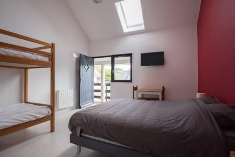 Bed, TV and multimedia, Photo of the whole room, Bedroom, bunk bed