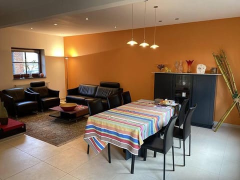 TV and multimedia, Living room, Seating area, Dining area