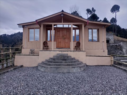 Property building, Facade/entrance, Day, Natural landscape
