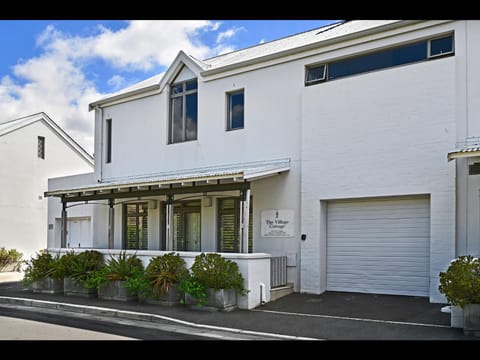 The Village Cottage Apartment in Franschhoek