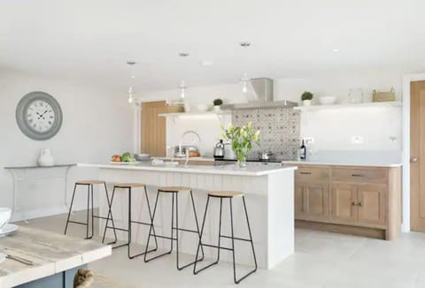 Kitchen or kitchenette, Dining area, pet friendly, stove