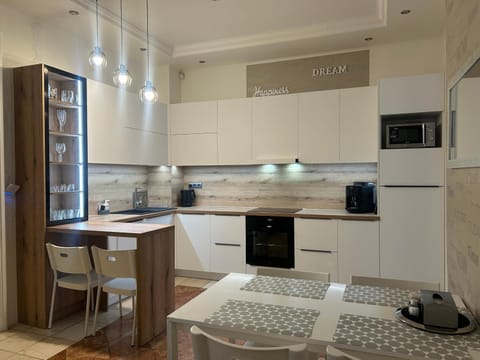 dishwasher, microwave, oven, stove, kitchen, kitchen