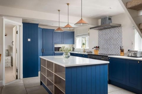 Kitchen or kitchenette, dishwasher, pet friendly, stove