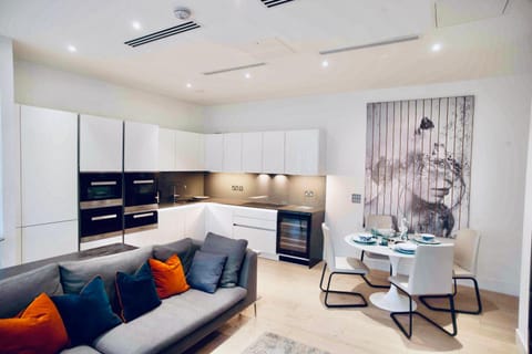 Kitchen or kitchenette, Living room