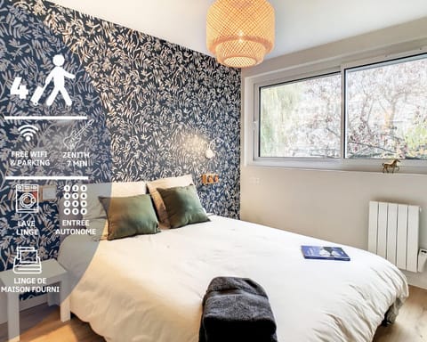 Photo of the whole room, Bedroom