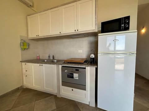 Kitchen or kitchenette, dishwasher, minibar, stove, toaster