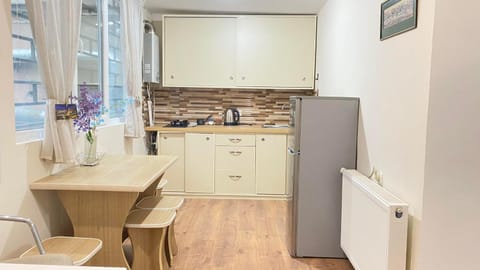 Kitchen or kitchenette, Dining area, pet friendly