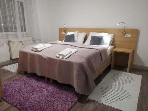 Property building, Bed, Other, Photo of the whole room, Bedroom, towels