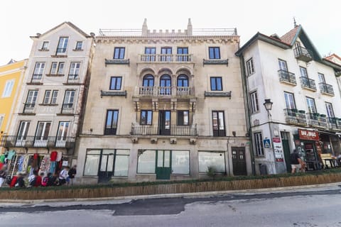 Property building, Facade/entrance, City view, Landmark view