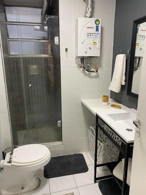 Baixo Leblon com charme, lazer e home office Apartment in Rio de Janeiro