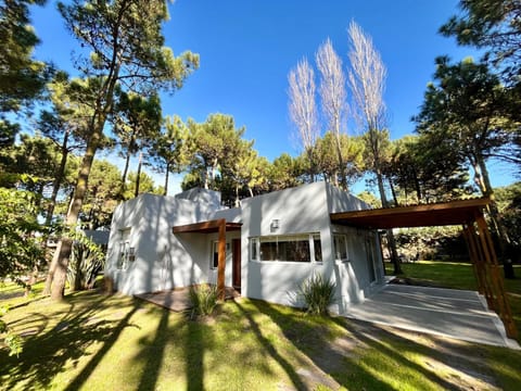 Property building, Natural landscape, Garden, Garden view