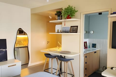 Bedroom, Dinner