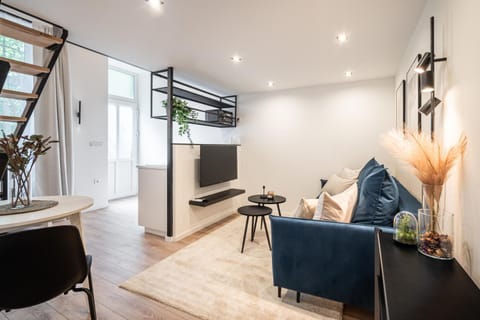 TV and multimedia, Living room, Seating area, Dining area