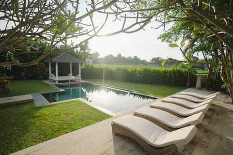 Pool view, Swimming pool, sunbed