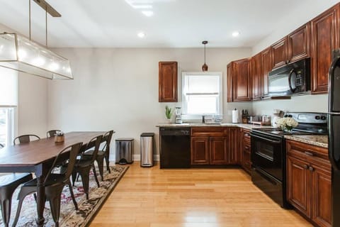 Meet Me in Athens I Beautiful 4-Bdrm House I 1 Mile to DT and Mins to UGA House in Athens