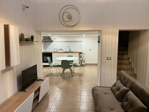TV and multimedia, Kitchen or kitchenette, Seating area
