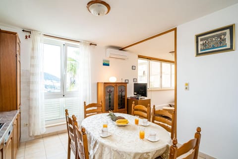 Sea view, Breakfast, Inner courtyard view