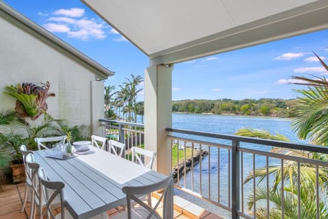 View (from property/room), Balcony/Terrace, River view