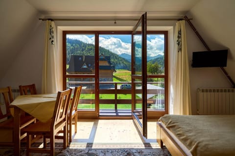 View (from property/room), Balcony/Terrace, Photo of the whole room, Mountain view